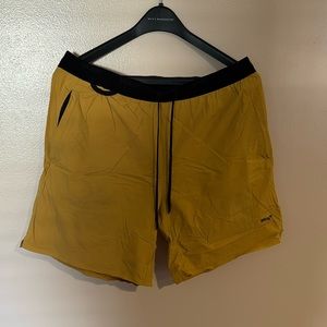 Large Yellow Brady shorts